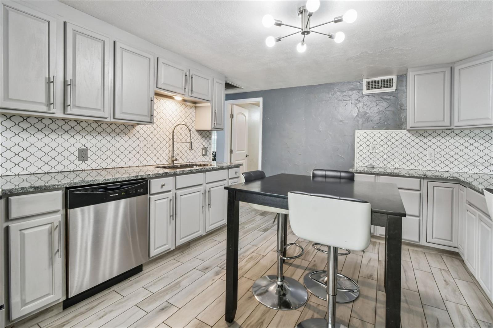 Image 11 of 66 For 3613 Minnehaha Street