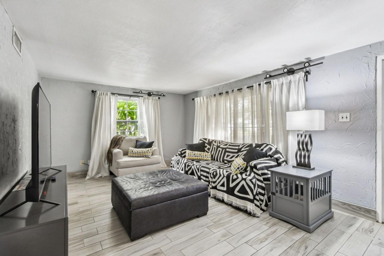 Image 15 of 66 For 3613 Minnehaha Street