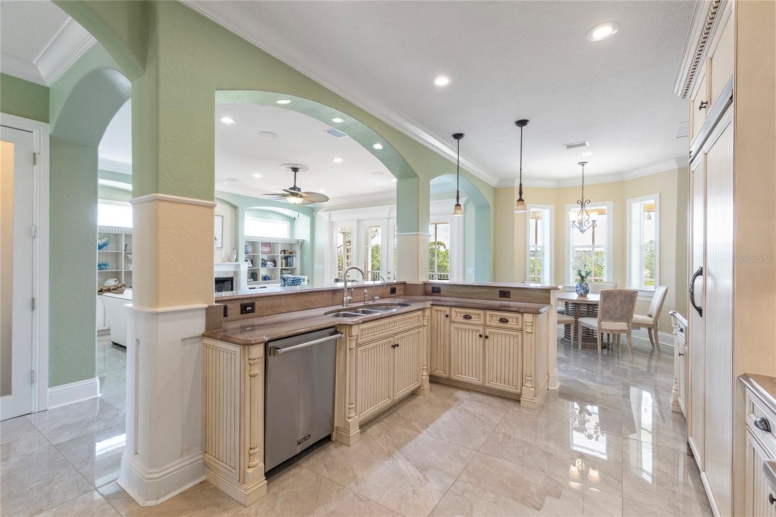 Image 11 of 100 For 3523 Shell Point Road