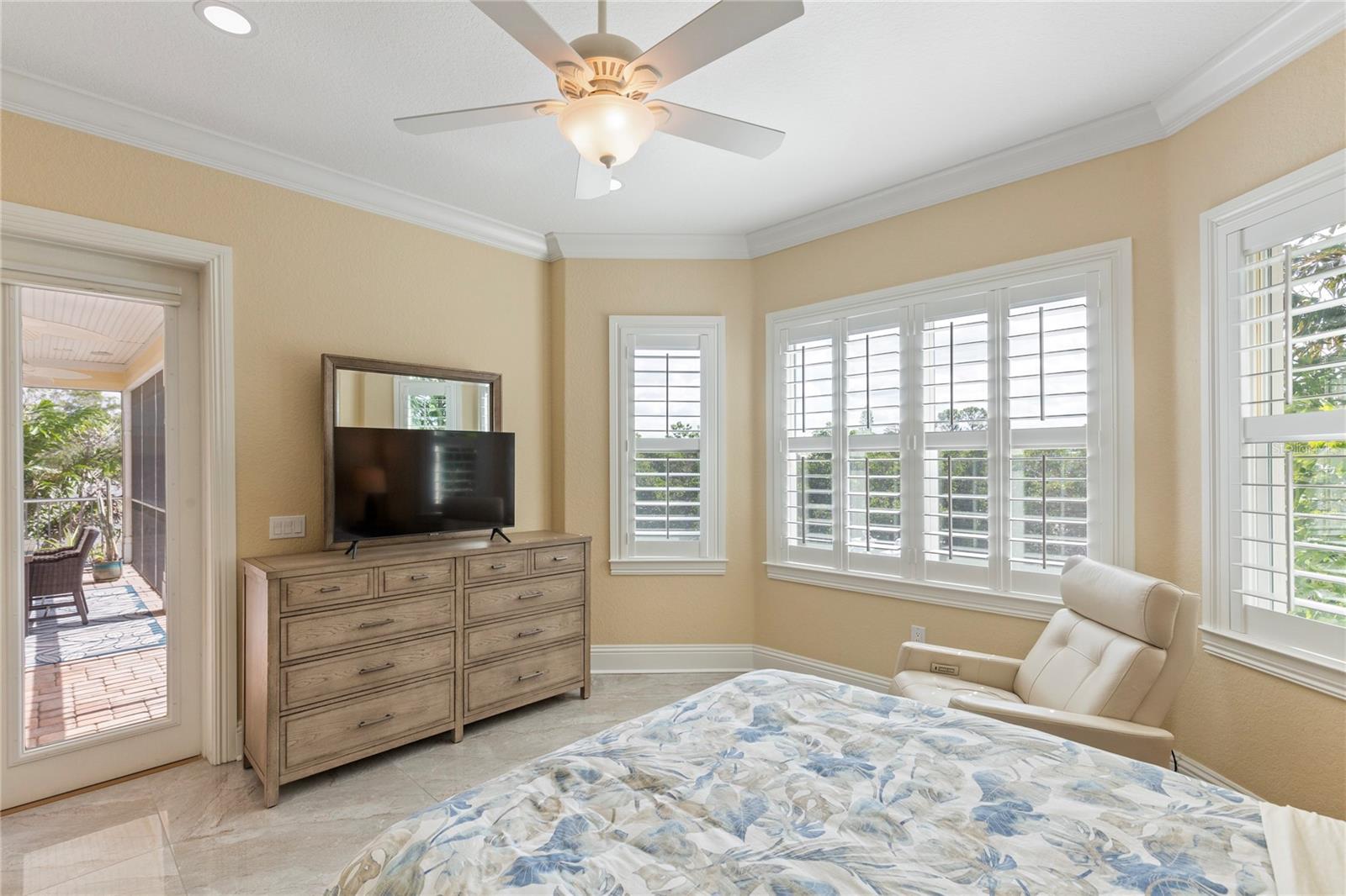 Image 23 of 100 For 3523 Shell Point Road