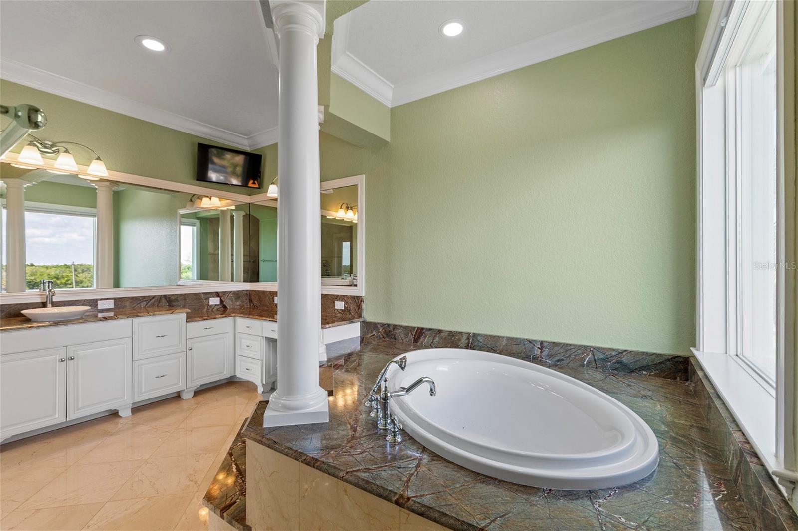 Image 52 of 100 For 3523 Shell Point Road