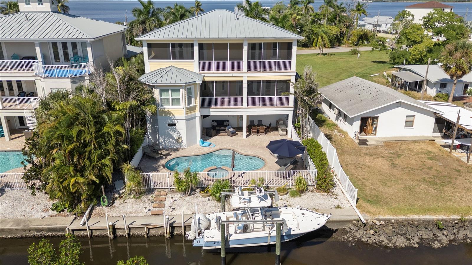 Image 71 of 100 For 3523 Shell Point Road