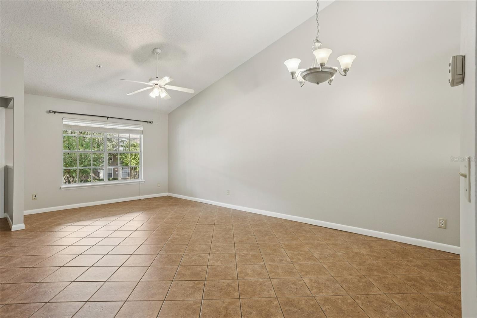 Image 10 of 32 For 128 Reserve Circle 208