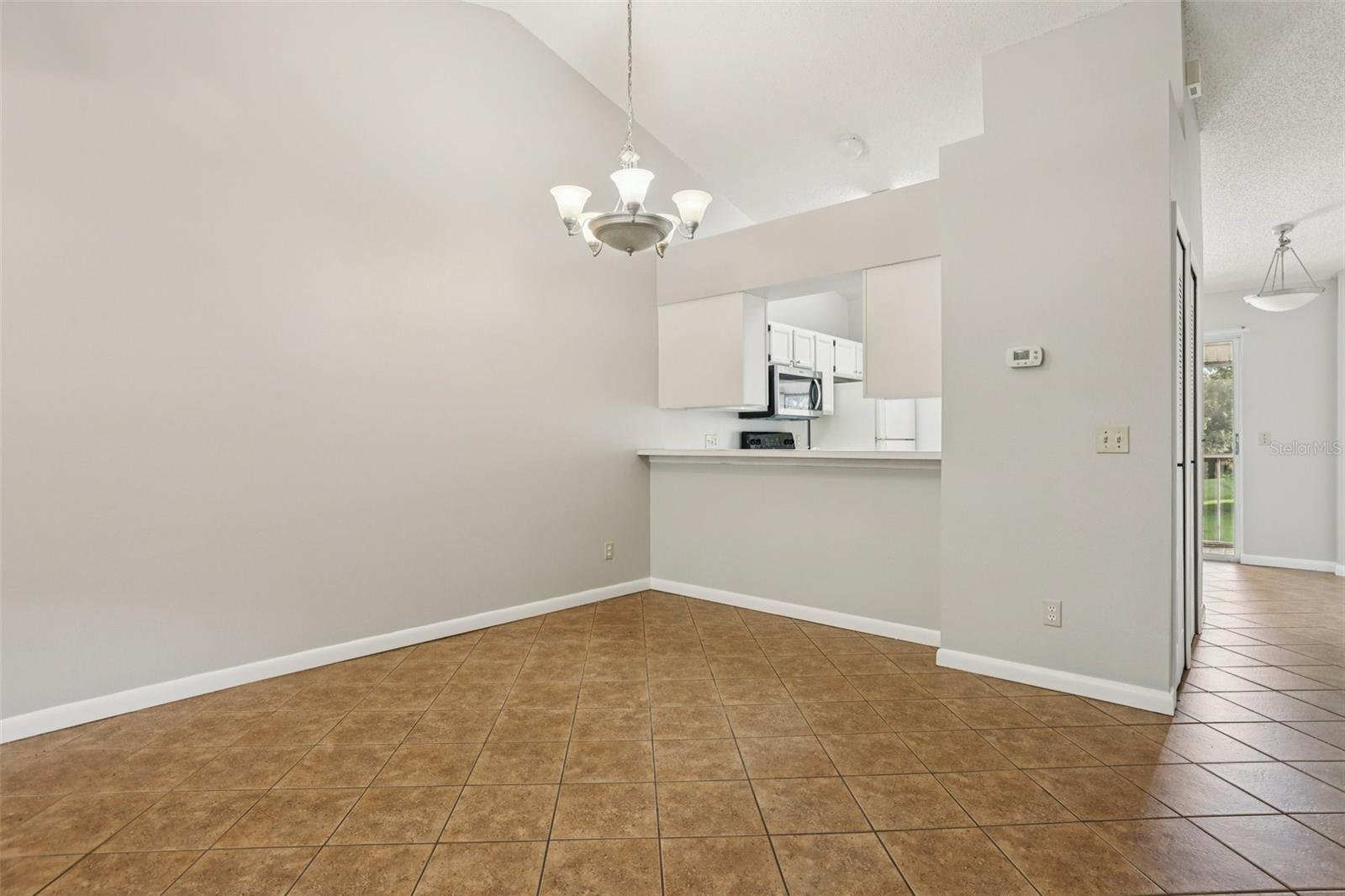 Image 11 of 32 For 128 Reserve Circle 208