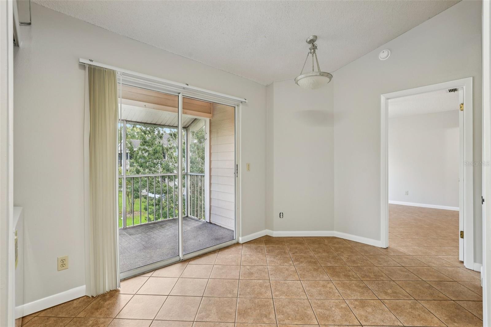 Image 17 of 32 For 128 Reserve Circle 208