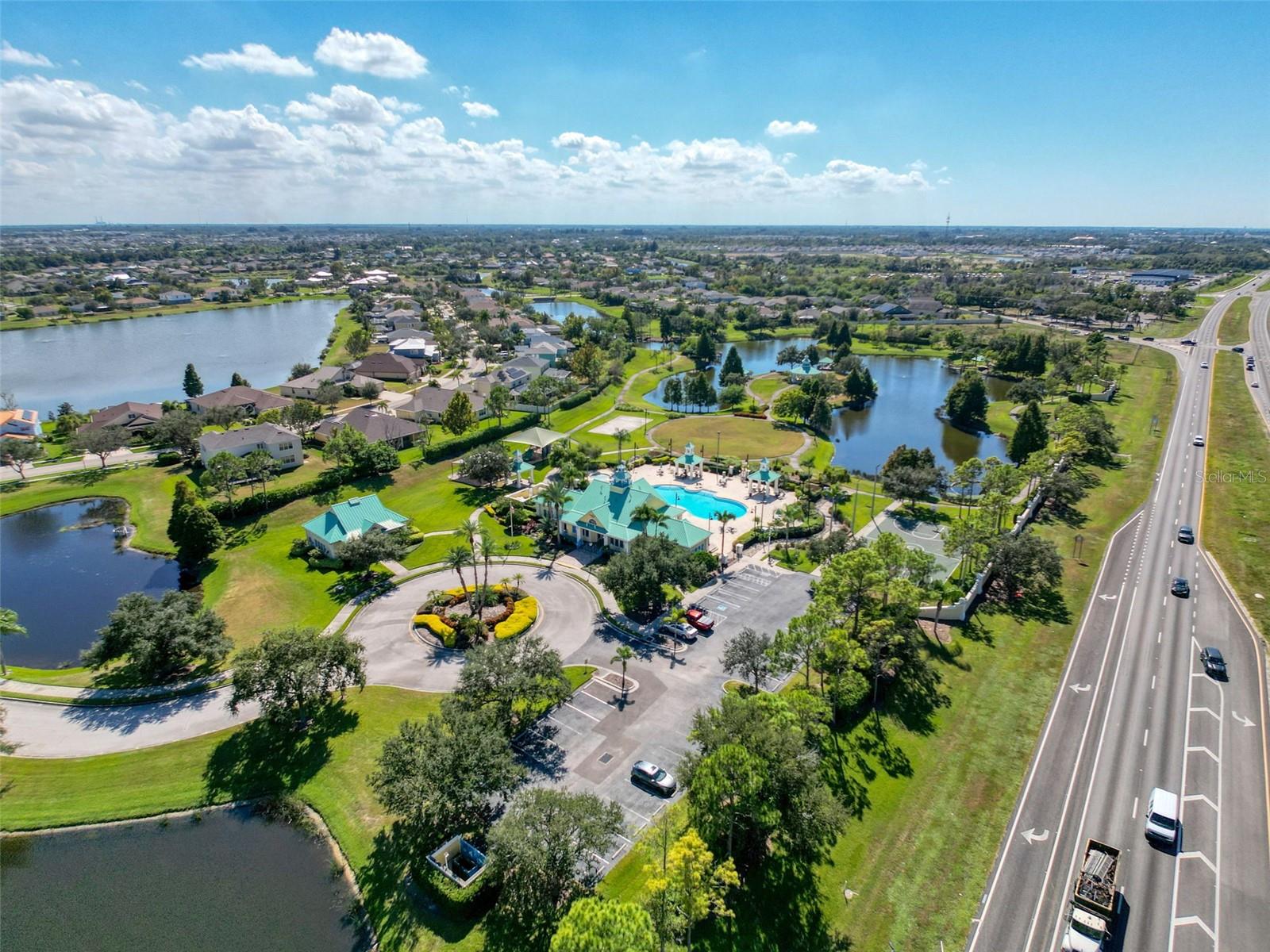 Image 71 of 90 For 335 Cockle Shell Loop