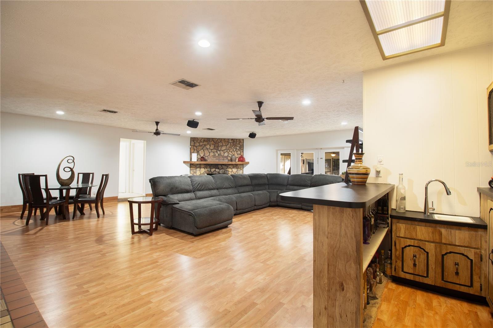 Image 10 of 57 For 547 Oleander Way S