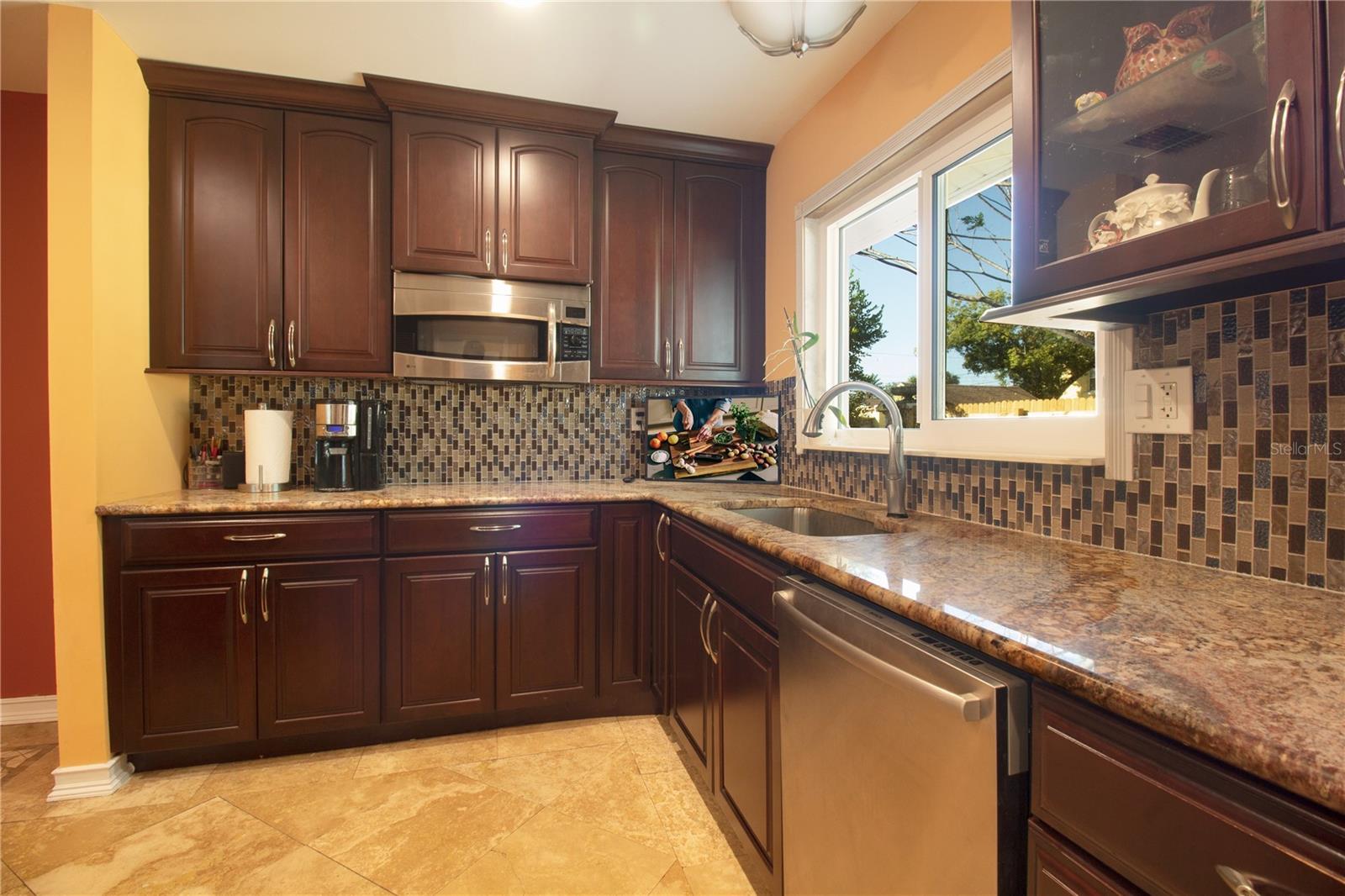 Image 19 of 57 For 547 Oleander Way S