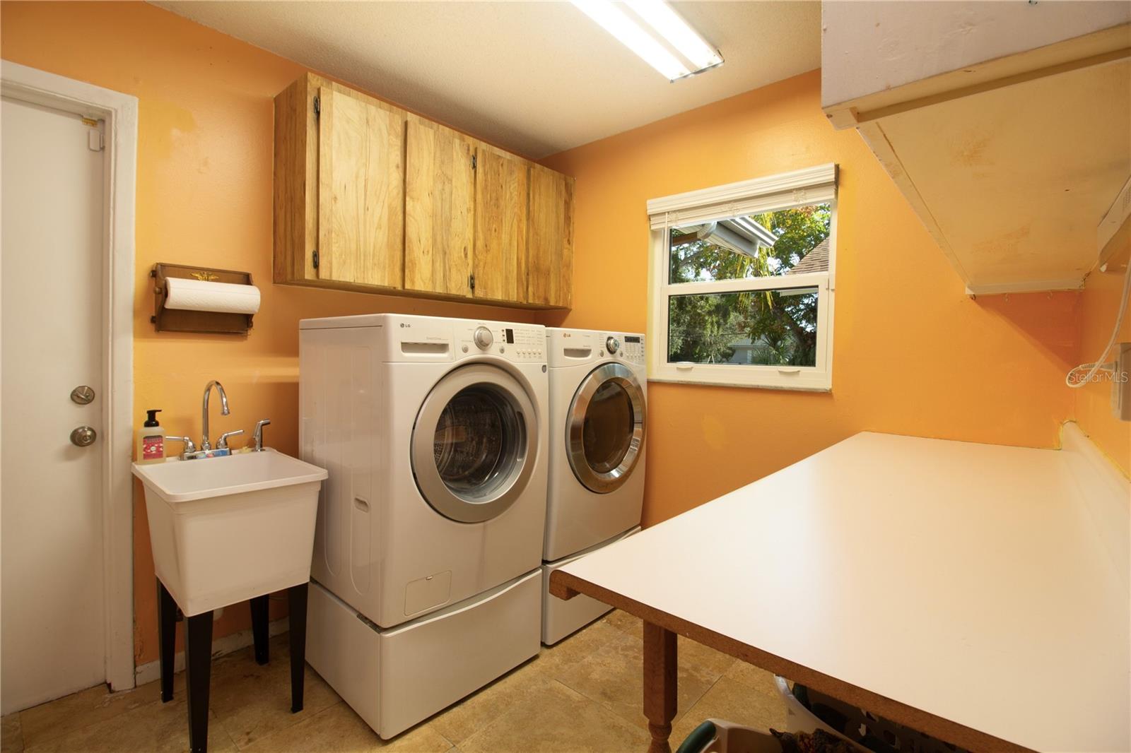 Image 22 of 57 For 547 Oleander Way S