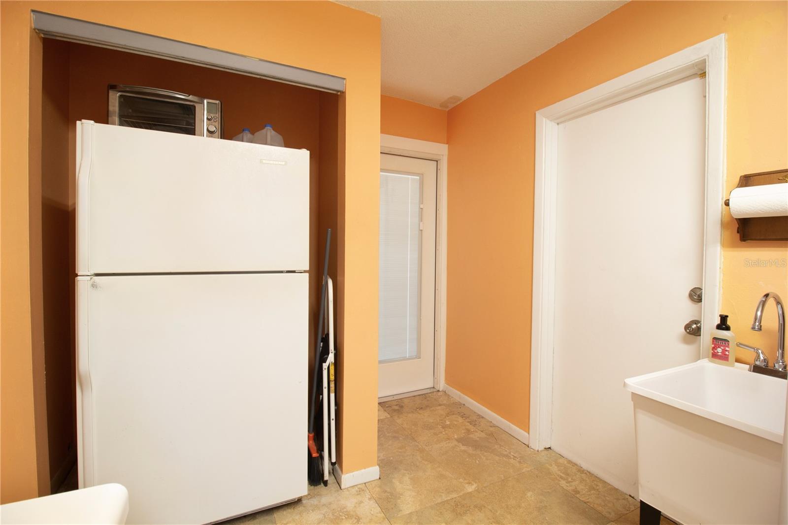 Image 23 of 57 For 547 Oleander Way S