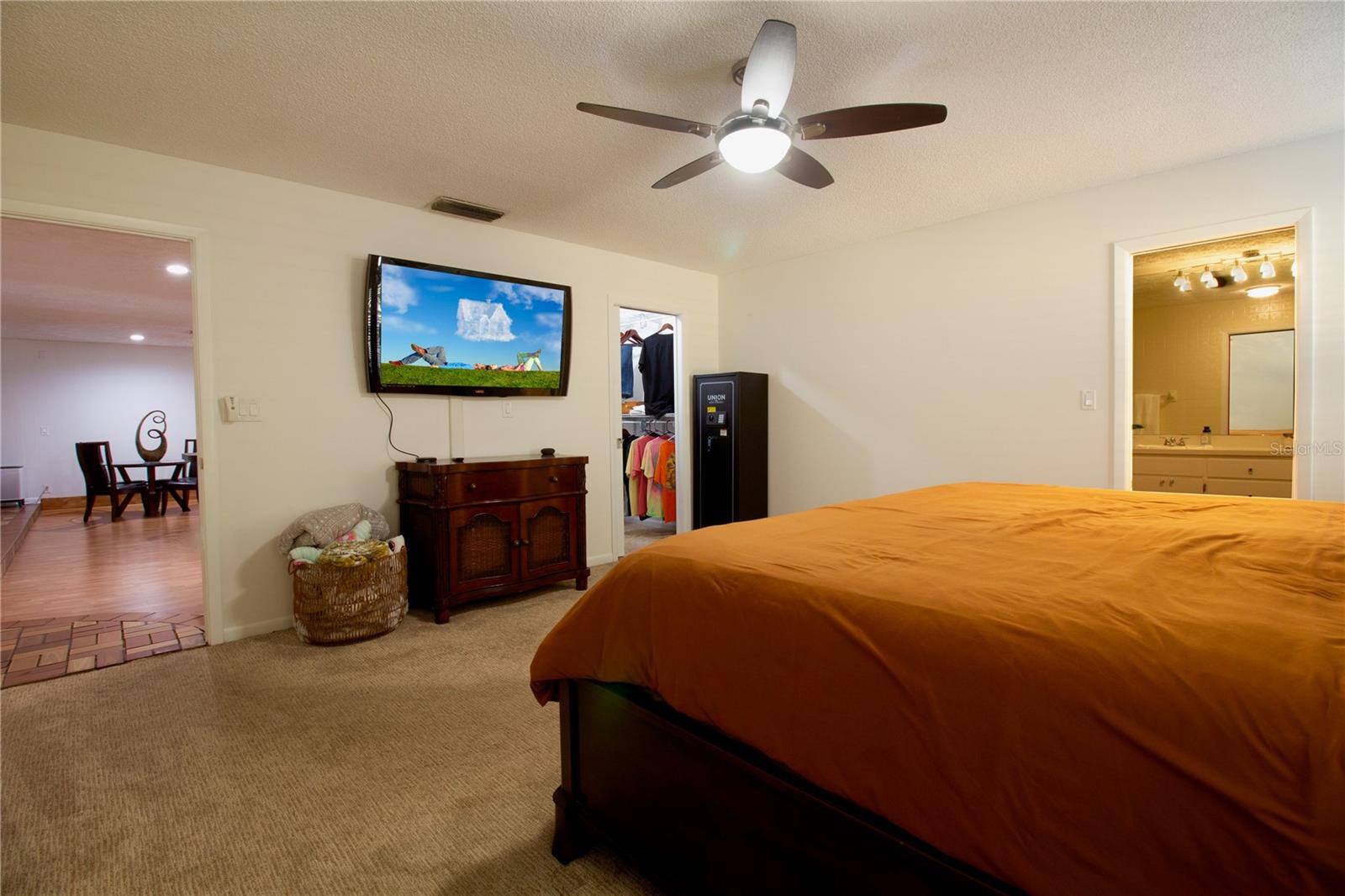 Image 25 of 57 For 547 Oleander Way S