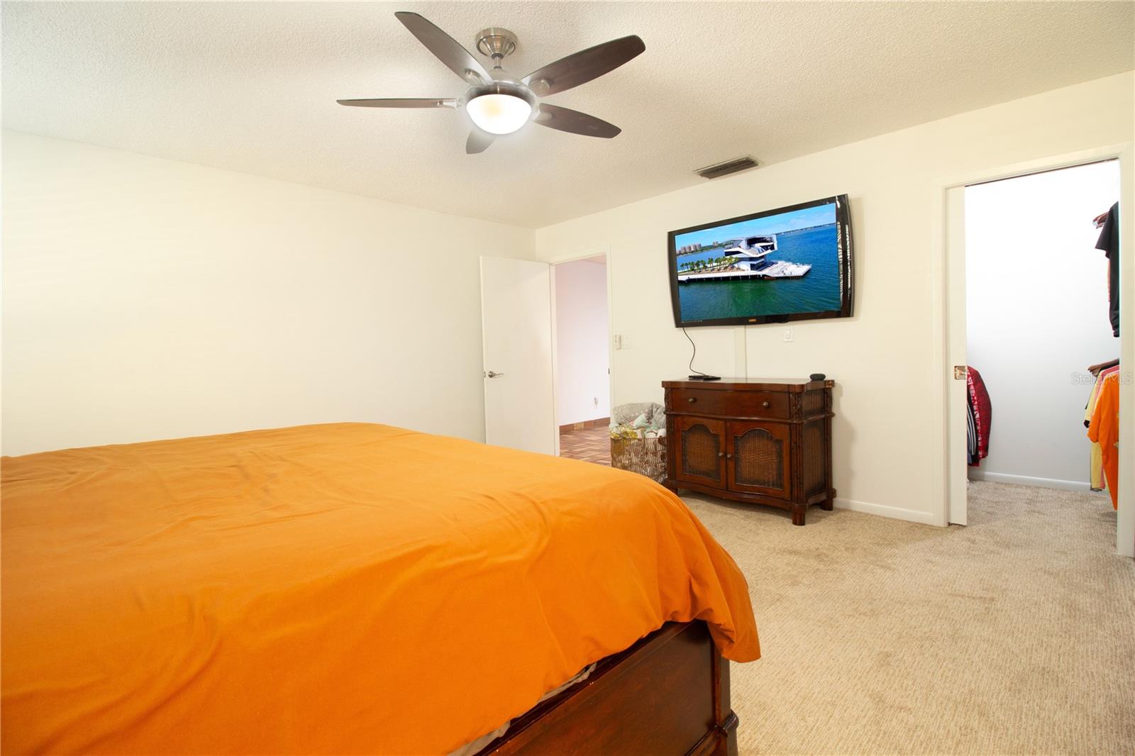 Image 26 of 57 For 547 Oleander Way S