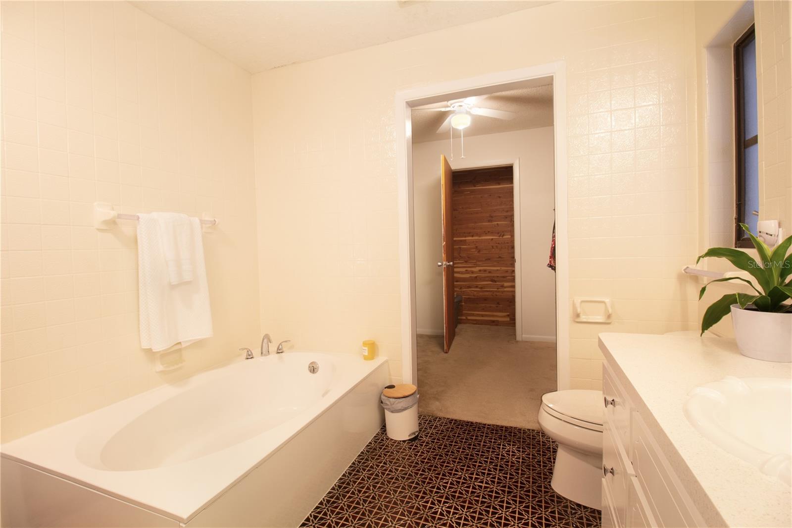 Image 27 of 57 For 547 Oleander Way S