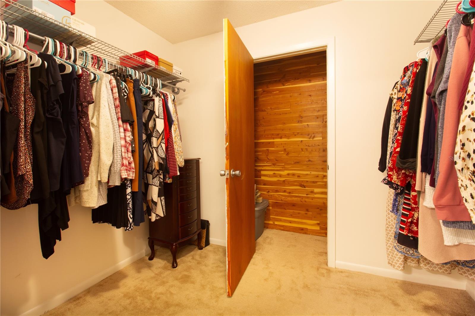 Image 28 of 57 For 547 Oleander Way S