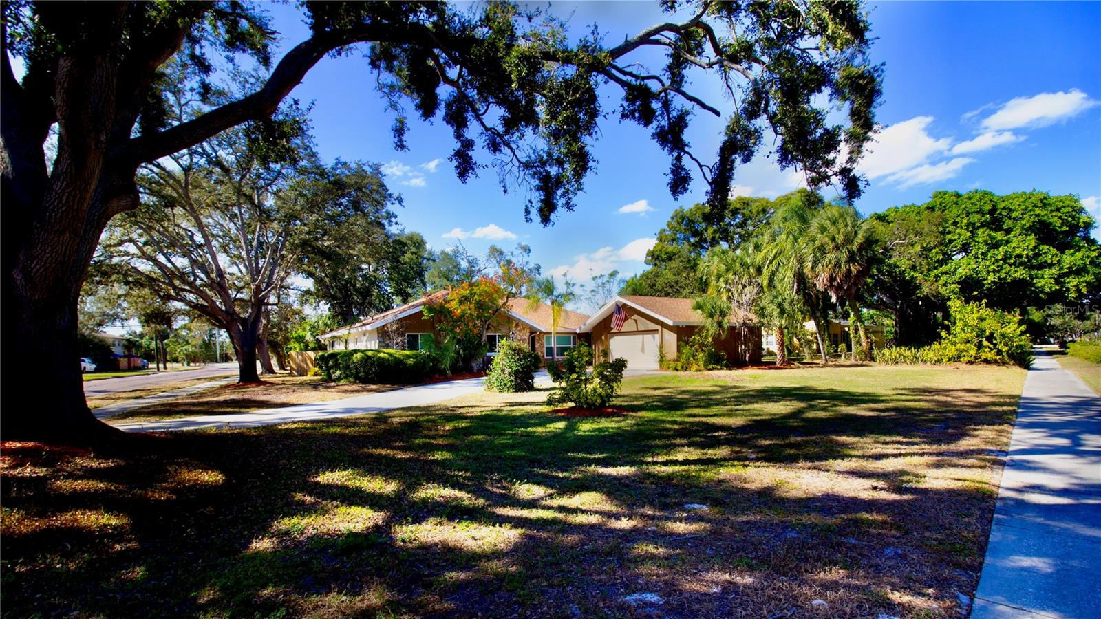 Image 3 of 57 For 547 Oleander Way S