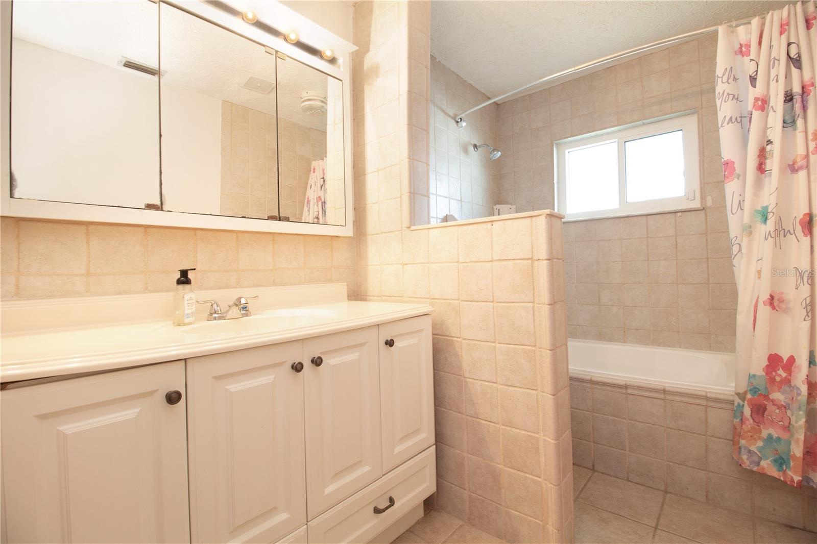 Image 38 of 57 For 547 Oleander Way S