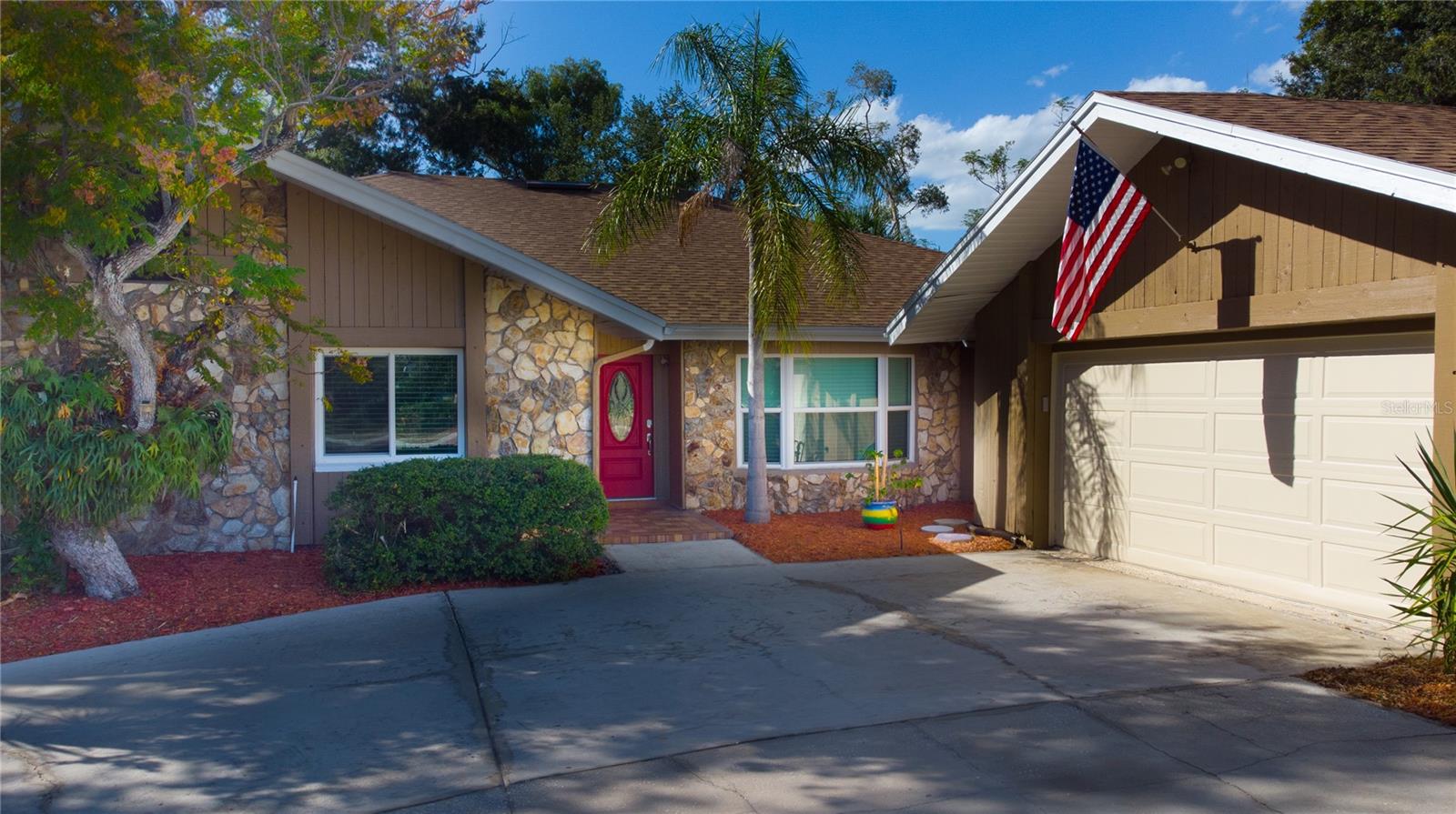 Image 4 of 57 For 547 Oleander Way S