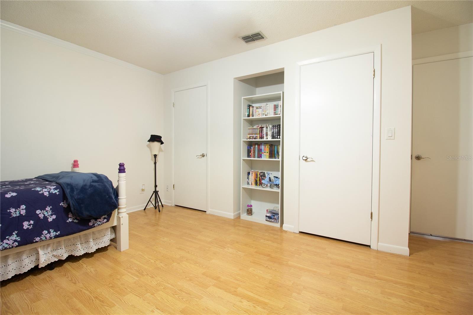 Image 40 of 57 For 547 Oleander Way S