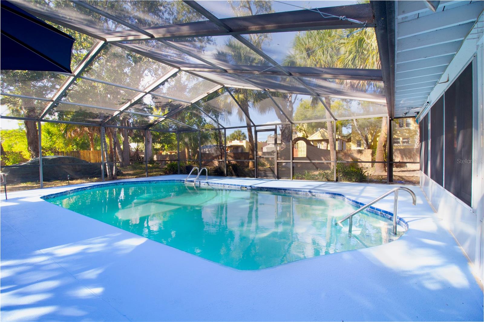 Image 41 of 57 For 547 Oleander Way S