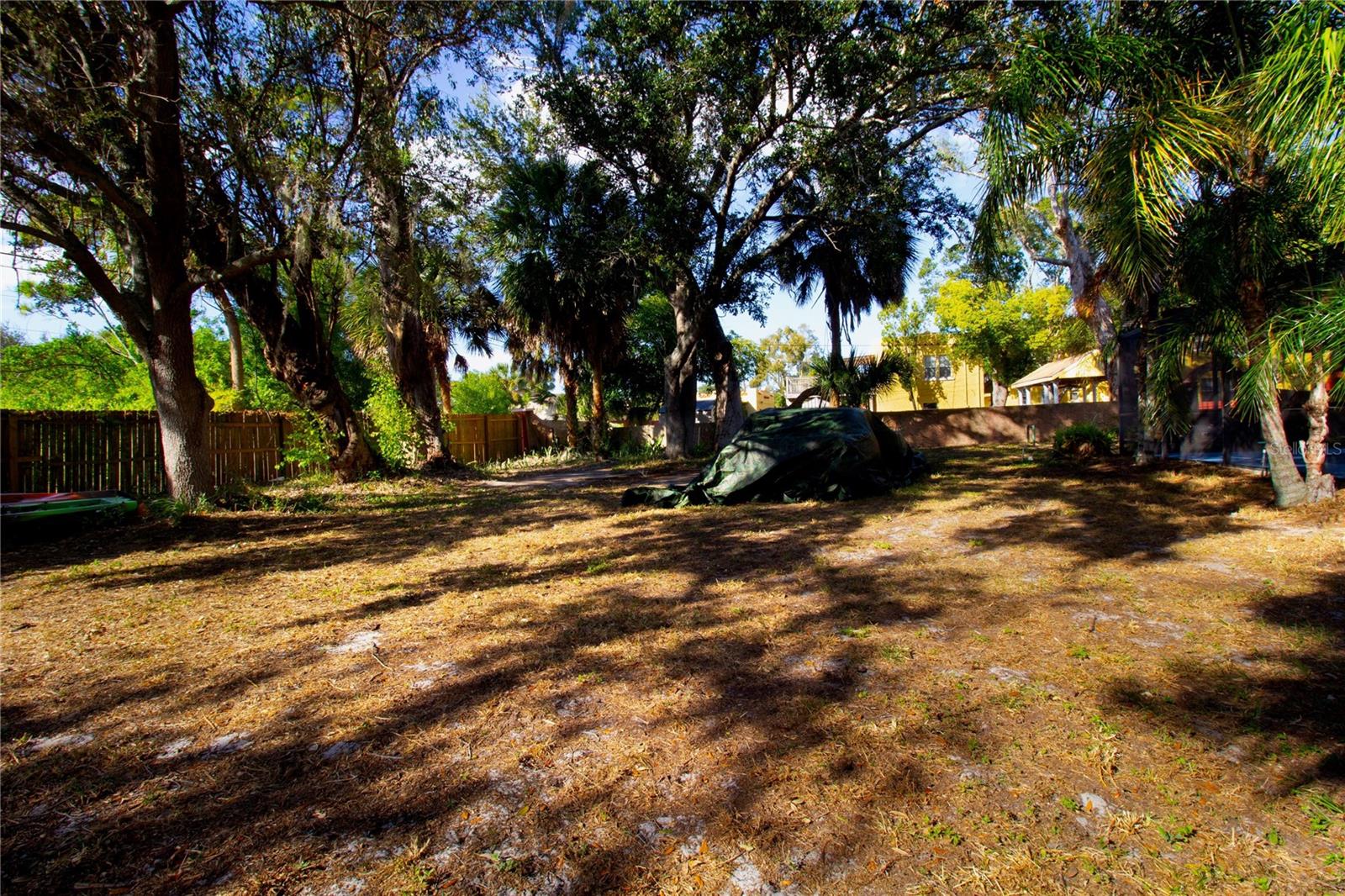 Image 45 of 57 For 547 Oleander Way S