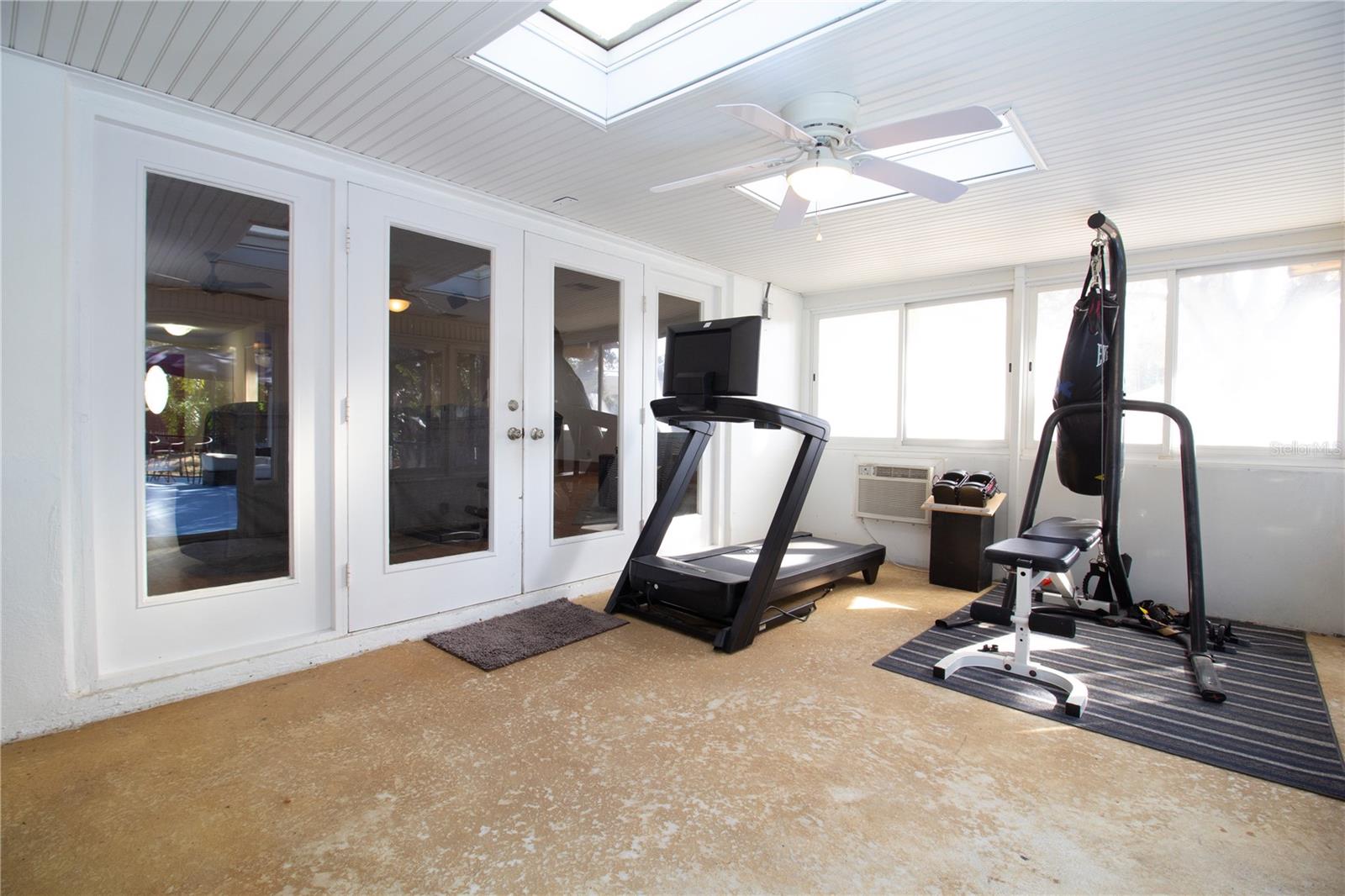 Image 47 of 57 For 547 Oleander Way S