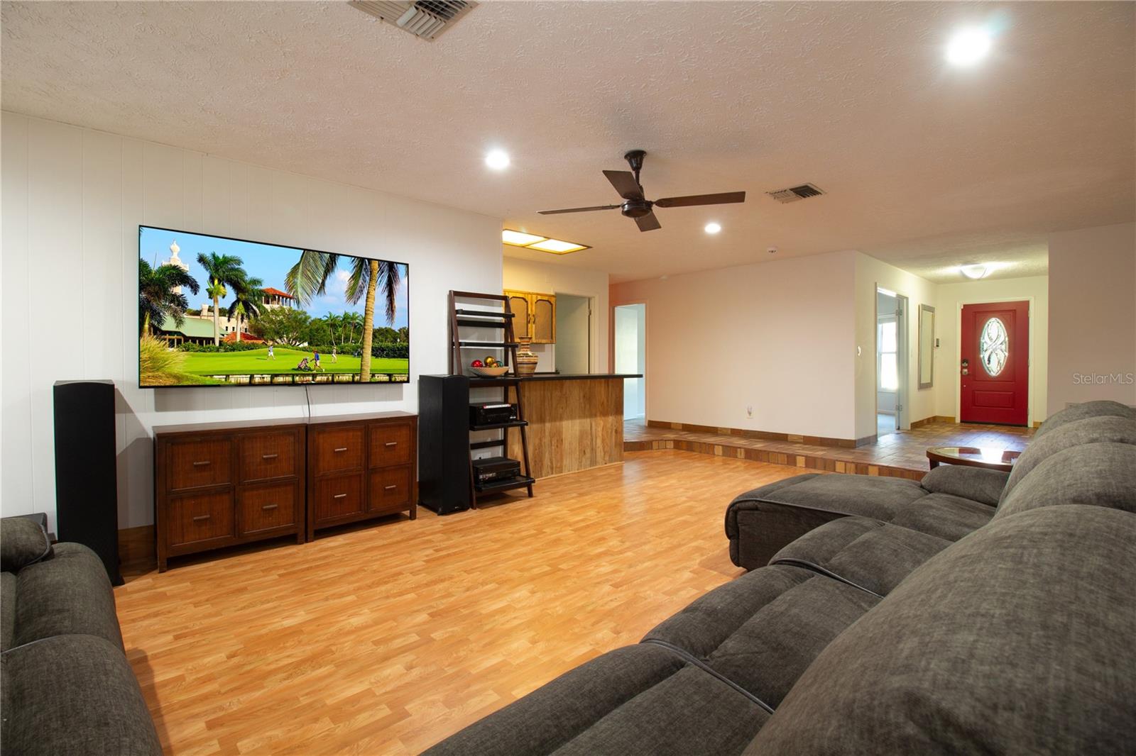 Image 9 of 57 For 547 Oleander Way S