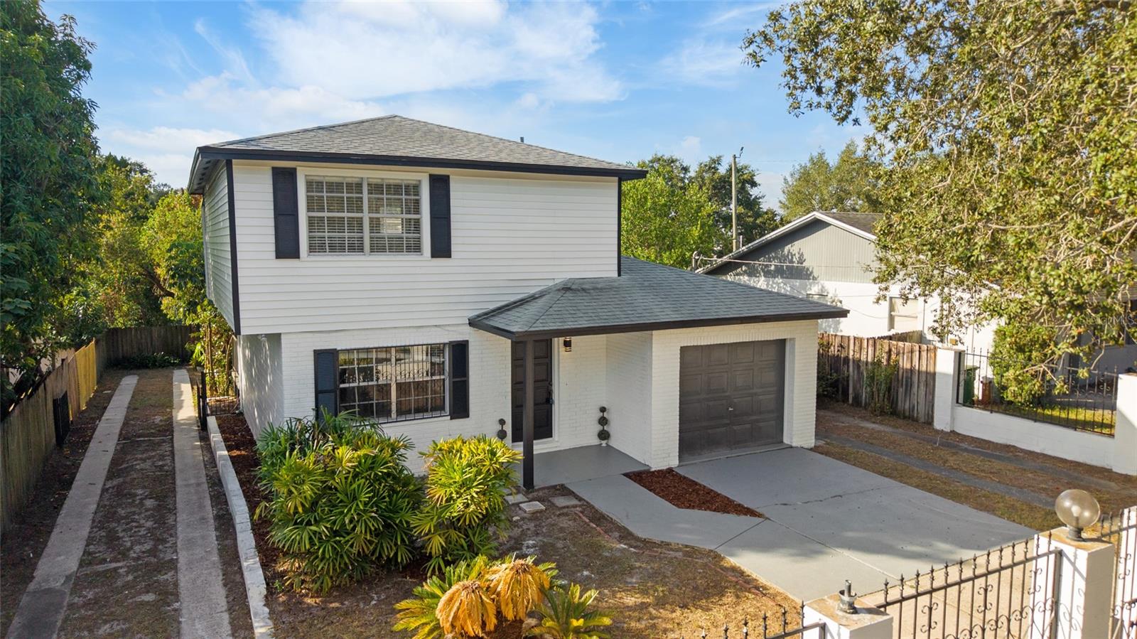 Listing photo id 2 for 4109 Temple Heights Road