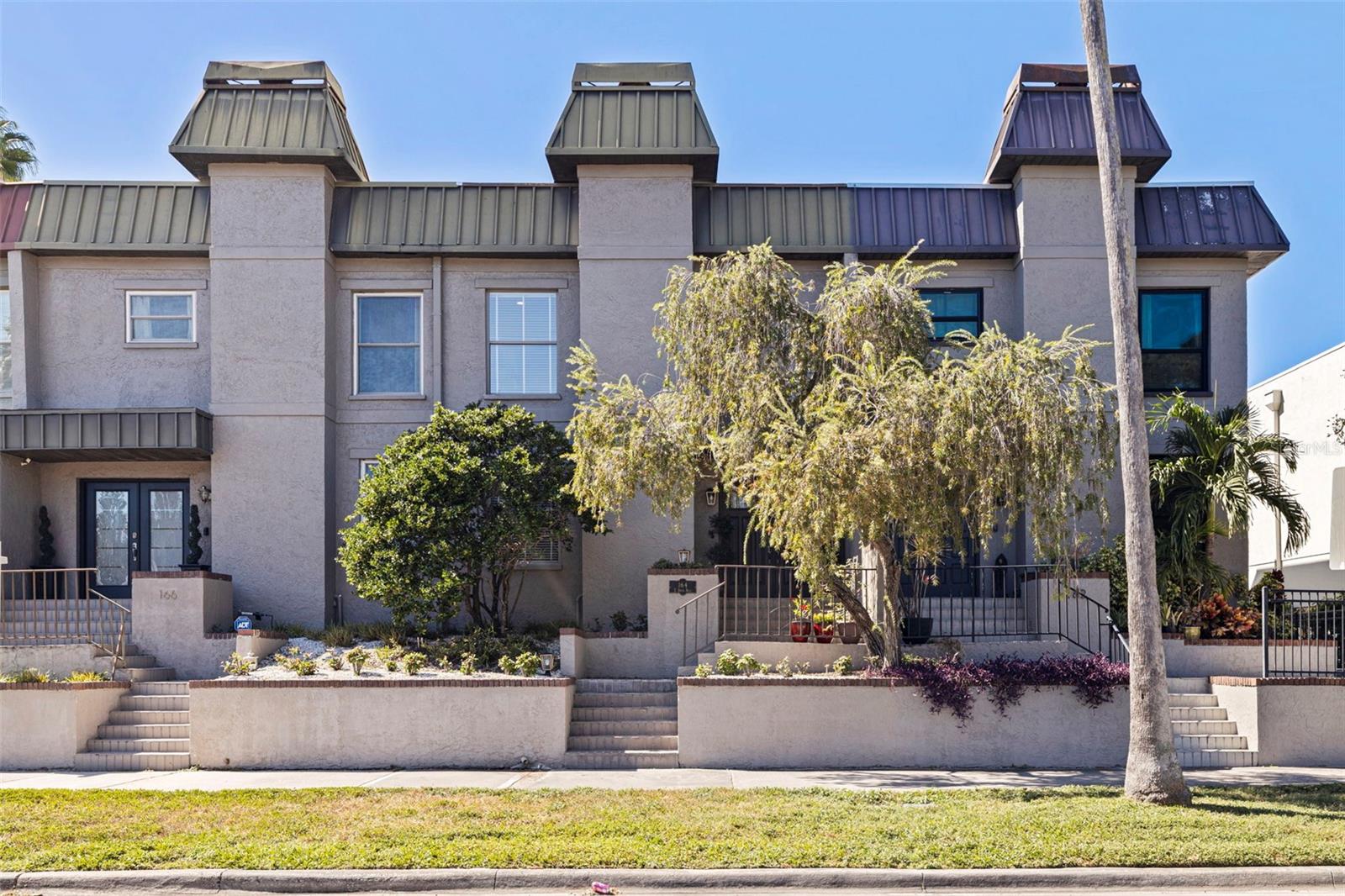 Image 2 of 43 For 164 Davis Boulevard