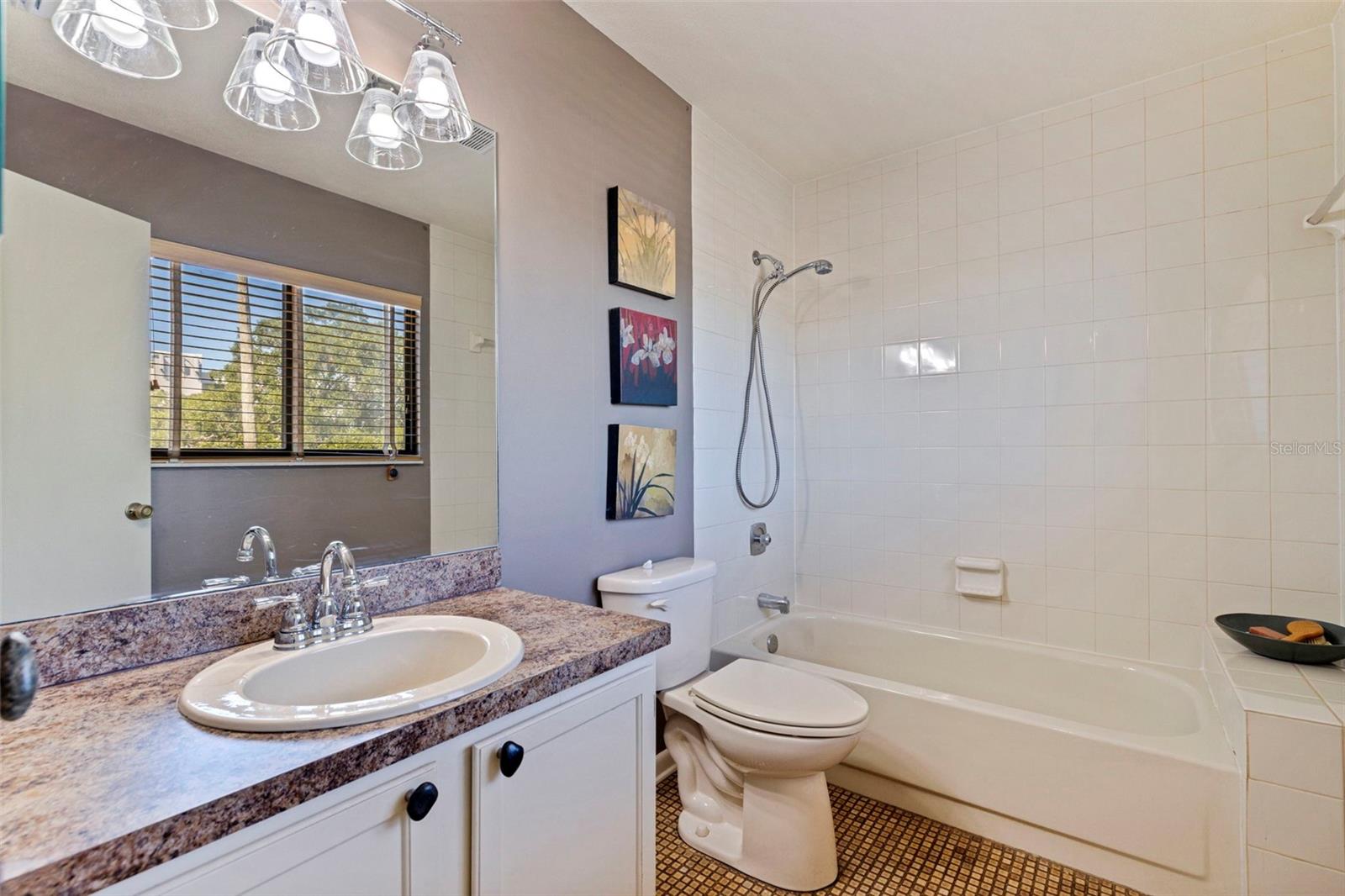 Image 26 of 43 For 164 Davis Boulevard