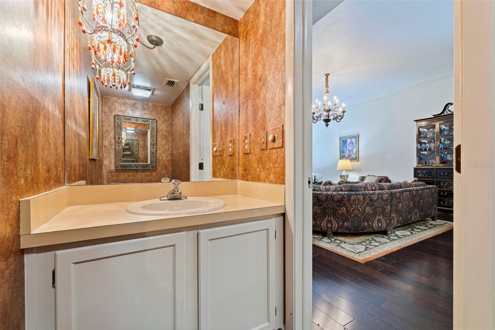 Image 27 of 43 For 164 Davis Boulevard