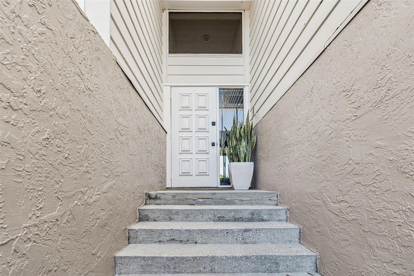 Image 10 of 59 For 13964 Lake Point Drive