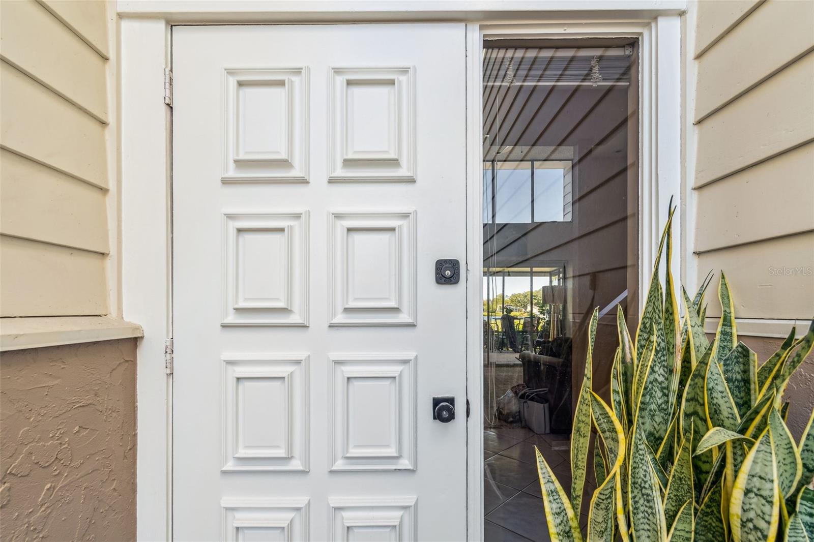 Image 11 of 59 For 13964 Lake Point Drive