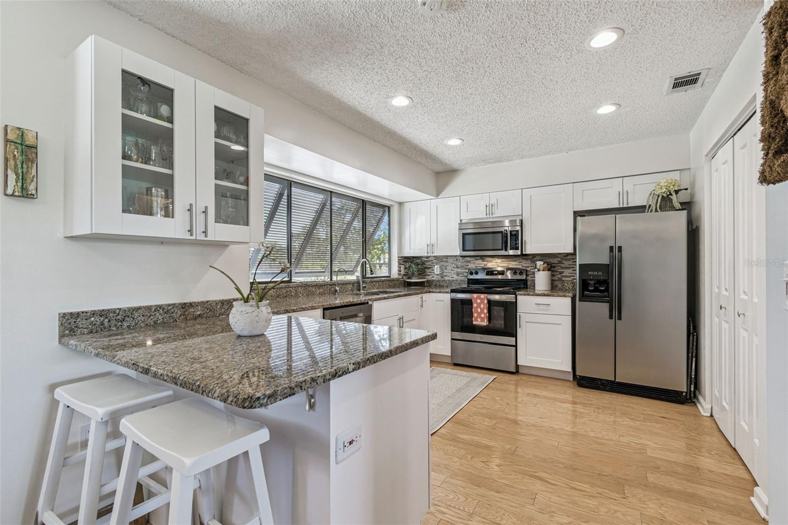 Image 21 of 59 For 13964 Lake Point Drive