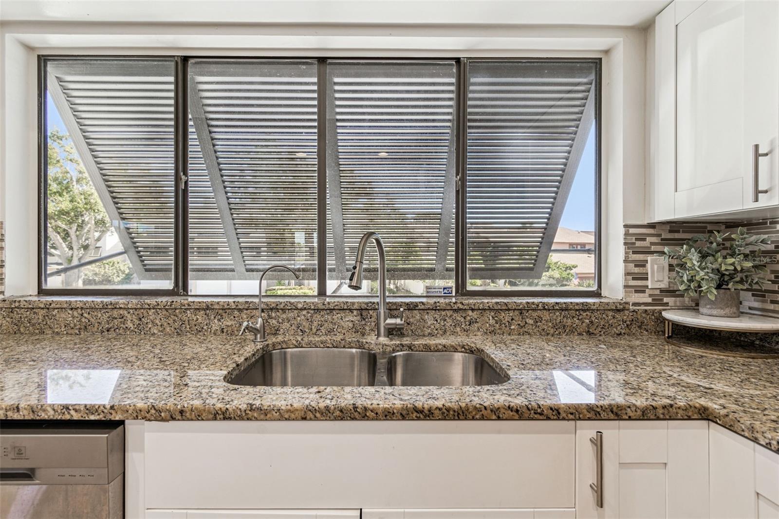 Image 23 of 59 For 13964 Lake Point Drive