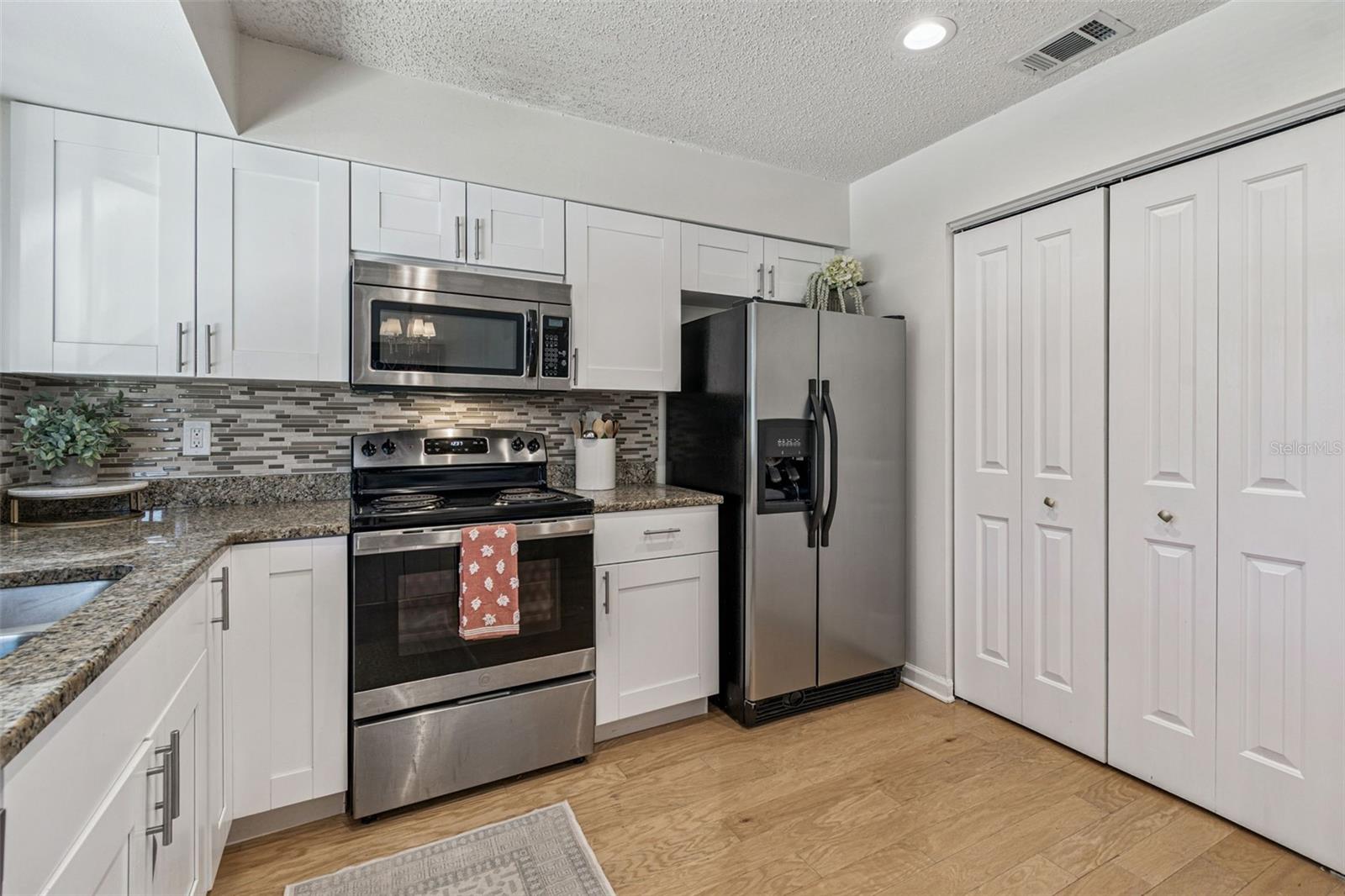 Image 24 of 59 For 13964 Lake Point Drive