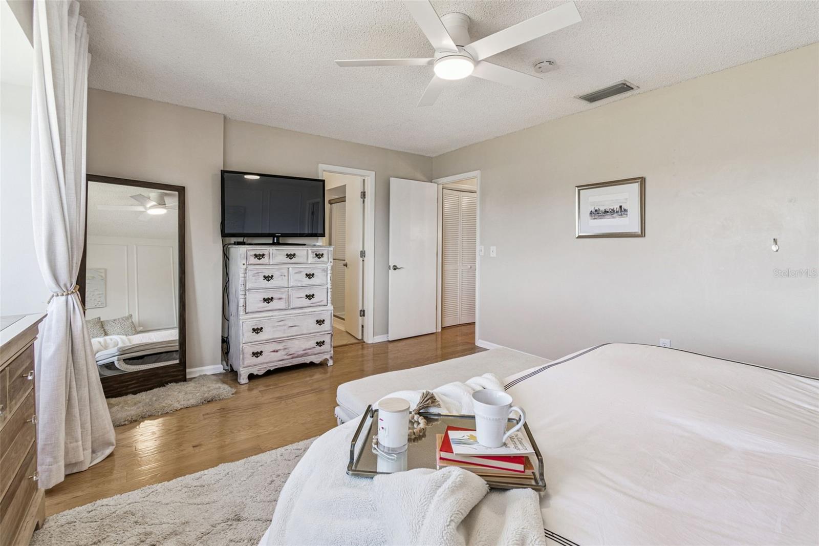 Image 32 of 59 For 13964 Lake Point Drive