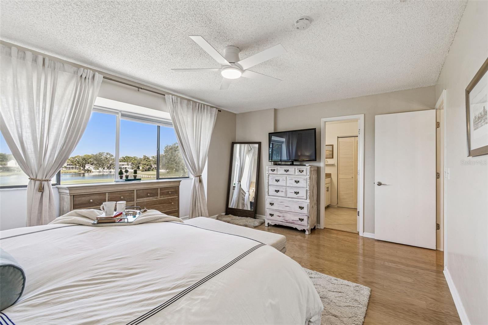 Image 33 of 59 For 13964 Lake Point Drive