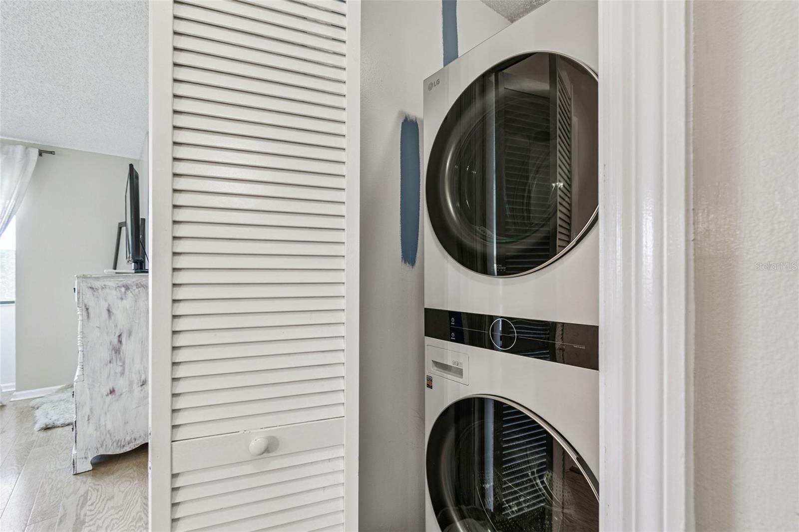 Image 40 of 59 For 13964 Lake Point Drive