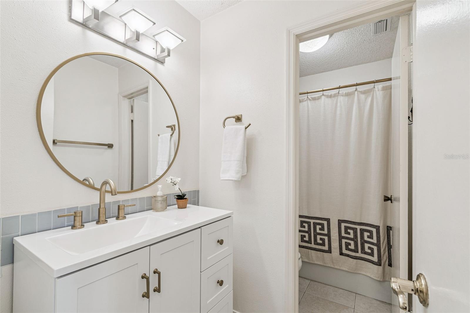 Image 42 of 59 For 13964 Lake Point Drive