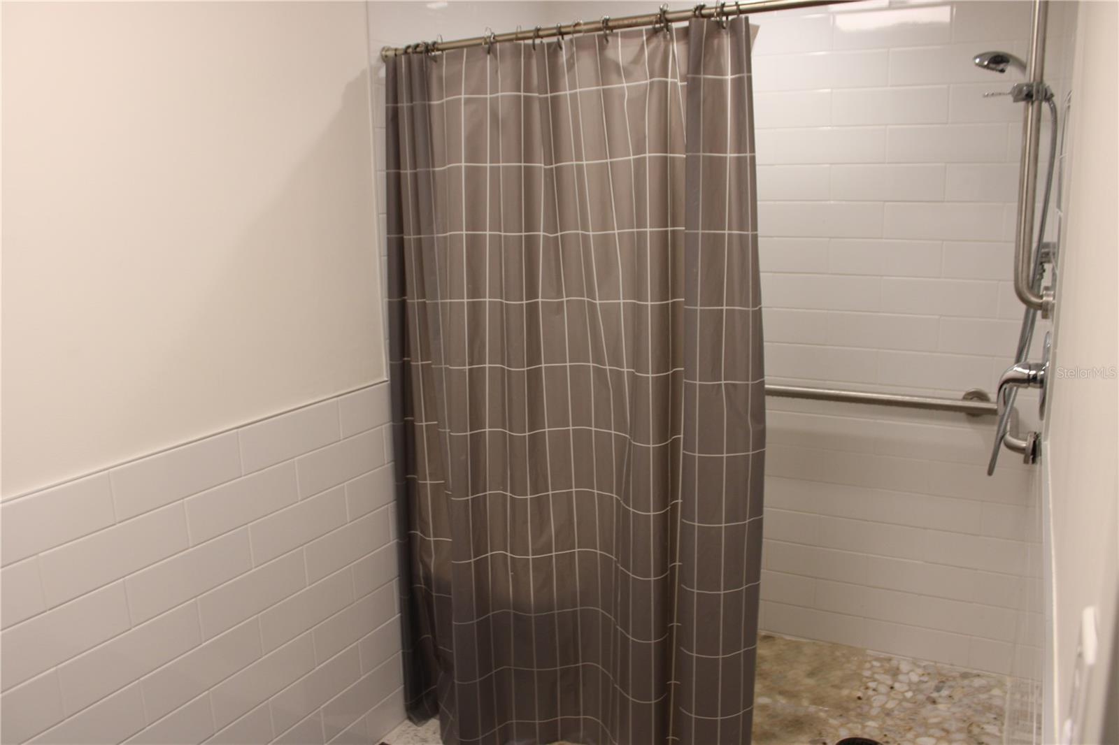 Image 16 of 19 For 2076 Seminole Boulevard D