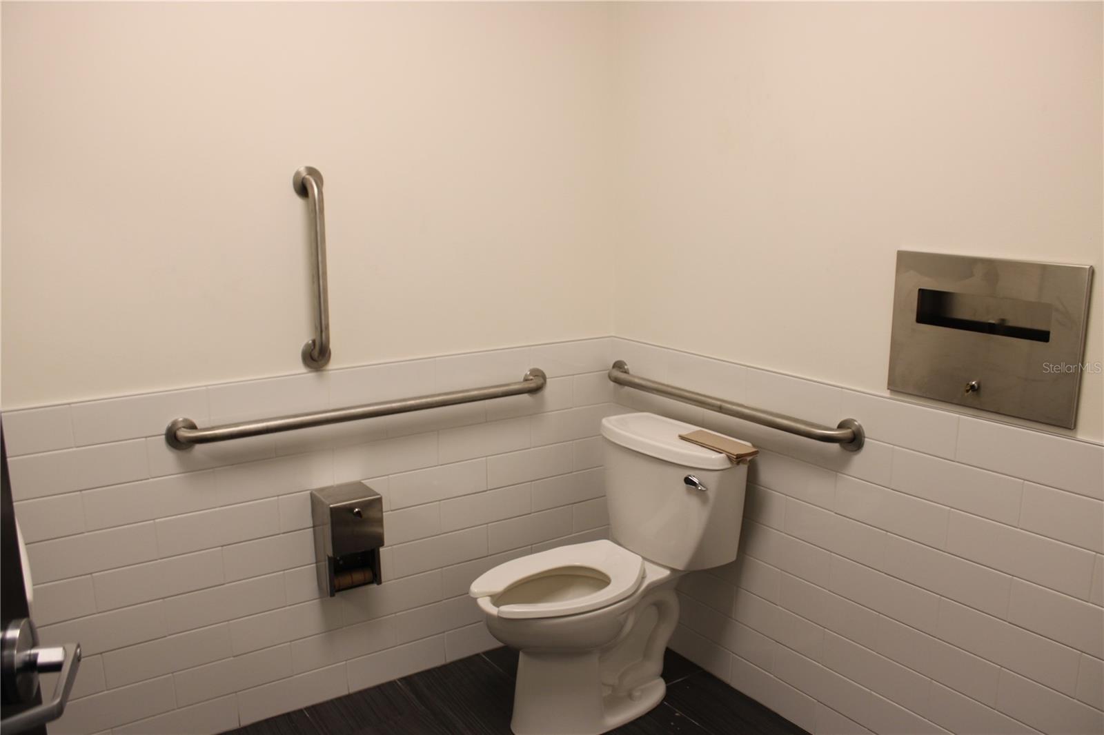 Image 17 of 19 For 2076 Seminole Boulevard D