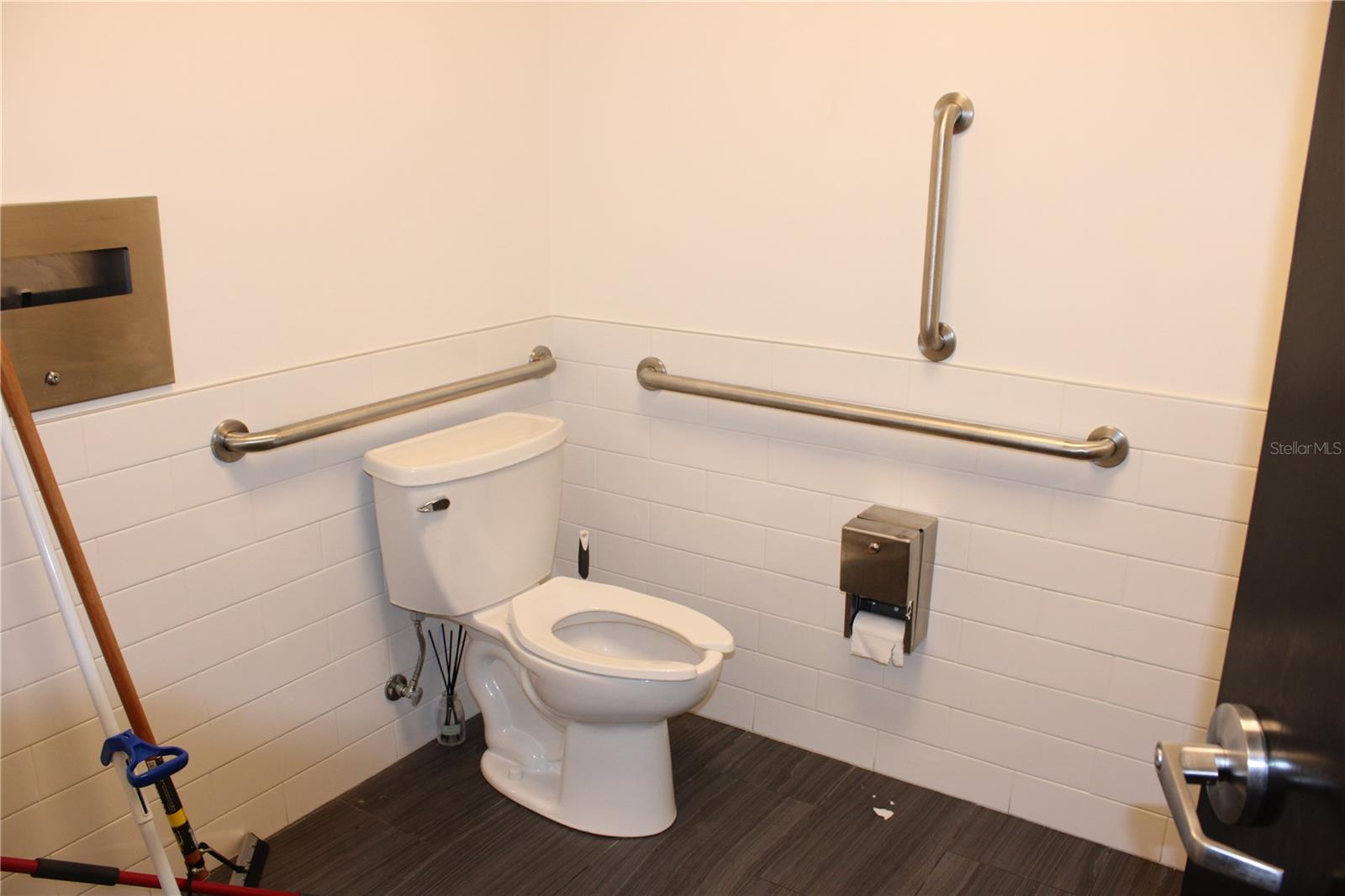 Image 18 of 19 For 2076 Seminole Boulevard D