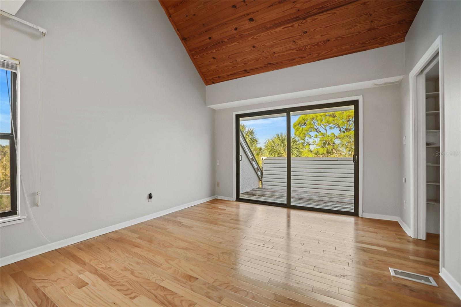 Image 12 of 43 For 1355 Pinellas Bayway S 19