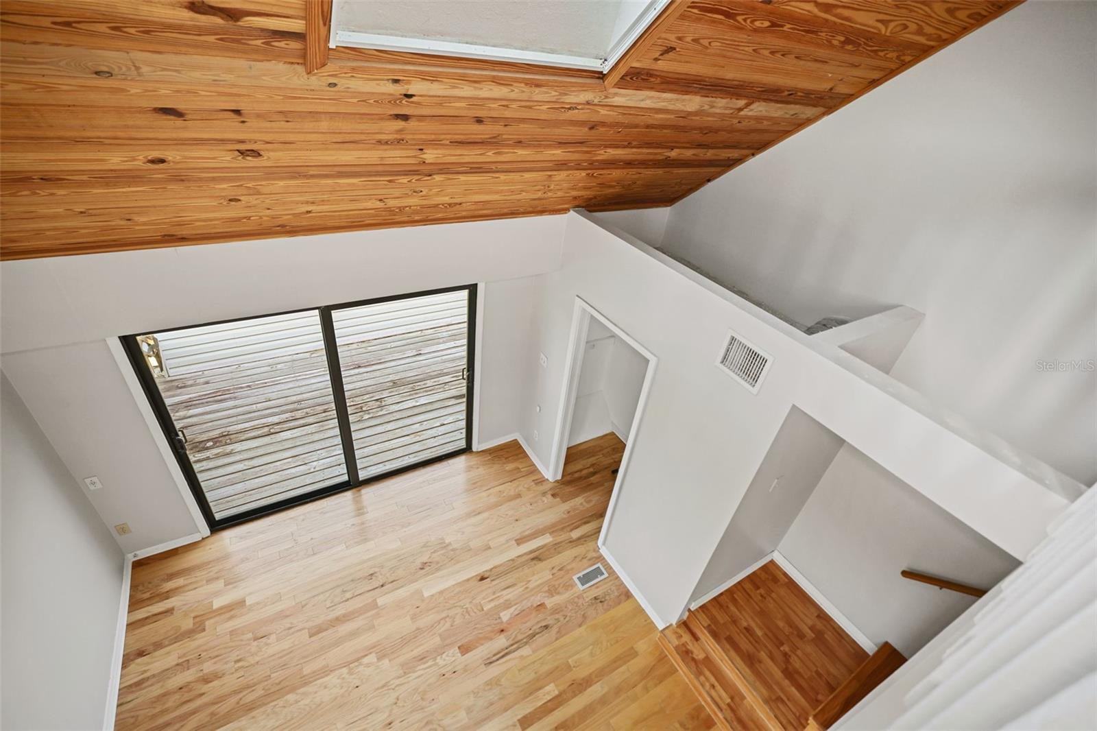 Image 13 of 43 For 1355 Pinellas Bayway S 19