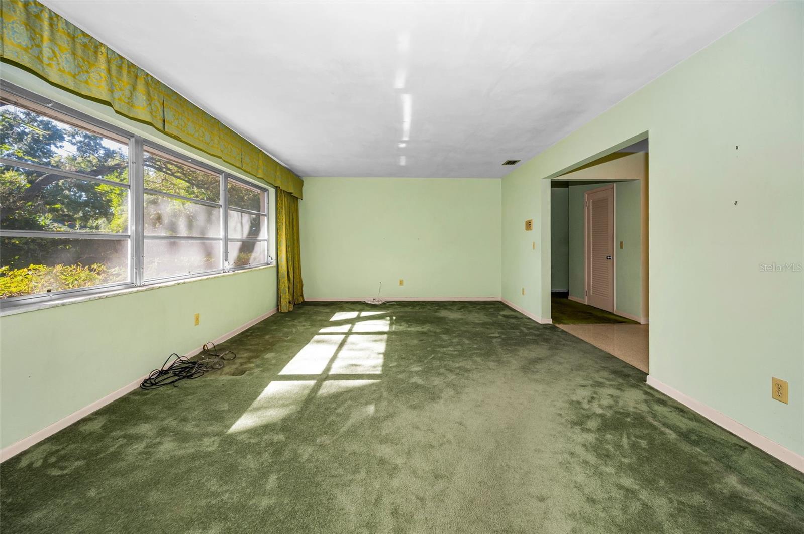 Image 10 of 68 For 2218 Hennesen Drive