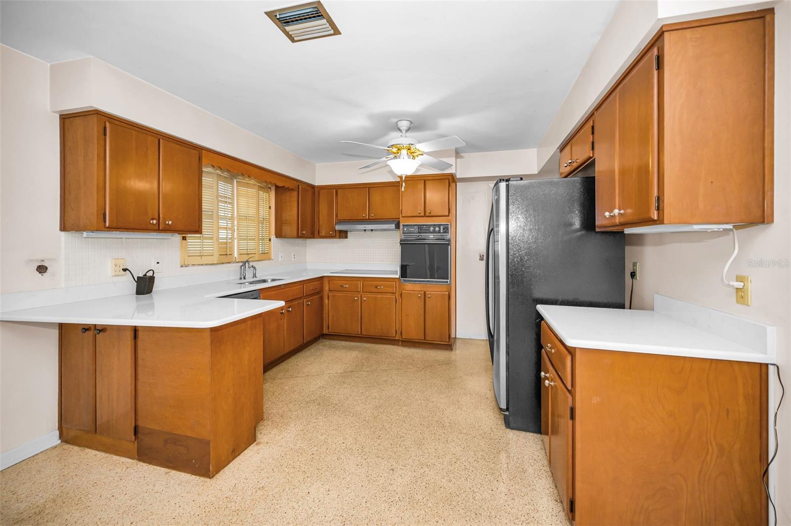 Image 16 of 68 For 2218 Hennesen Drive