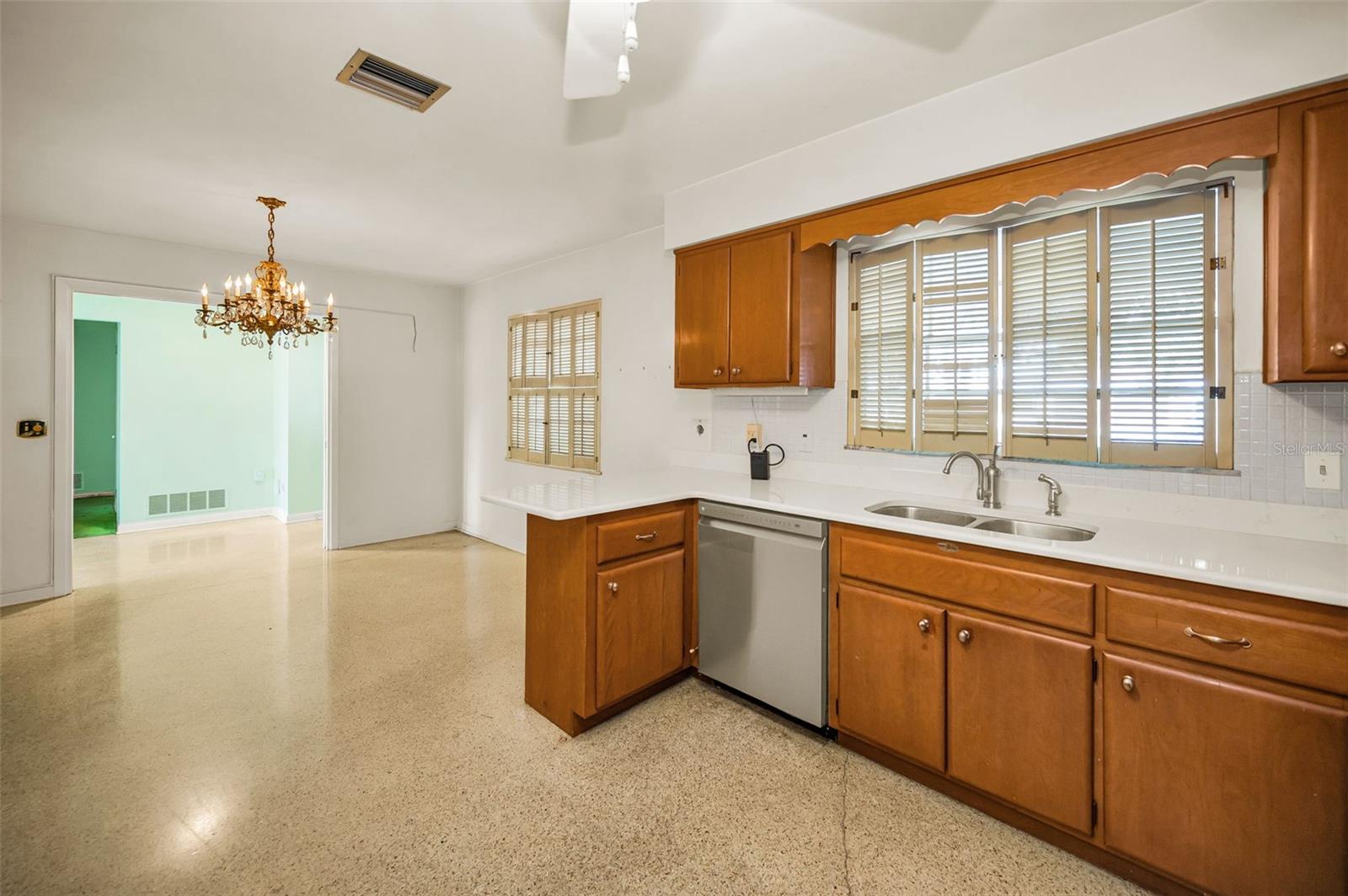 Image 19 of 68 For 2218 Hennesen Drive