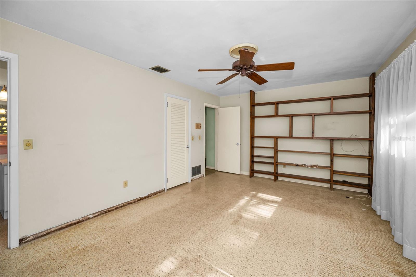 Image 23 of 68 For 2218 Hennesen Drive