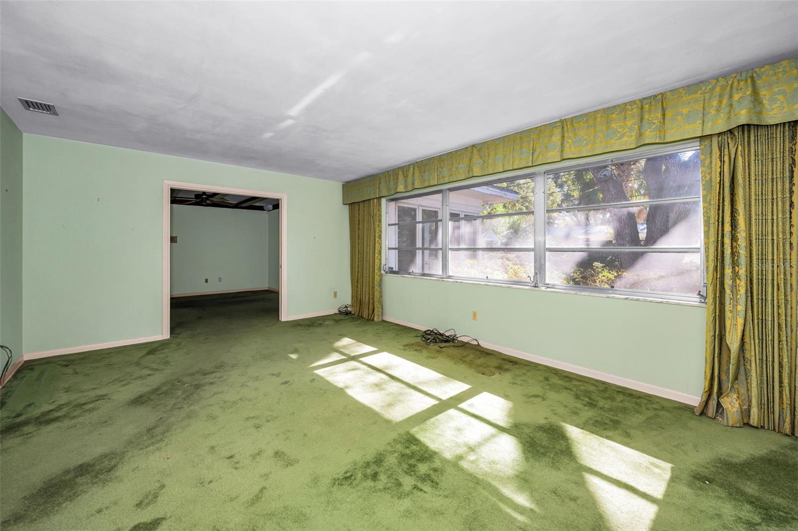 Image 9 of 68 For 2218 Hennesen Drive