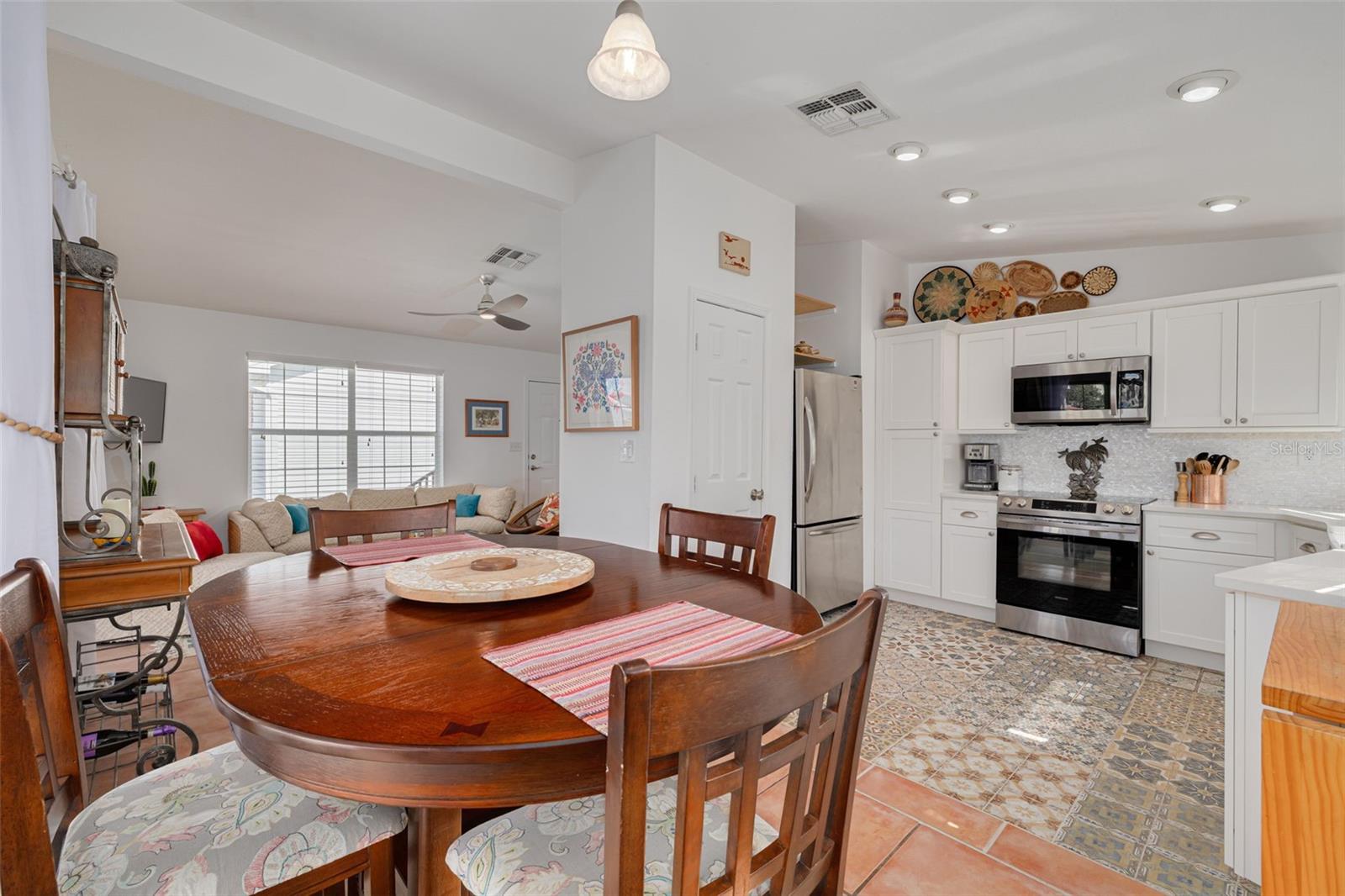 Image 12 of 51 For 2926 Dupont Street S